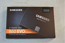 Твердотельный накопитель Samsung 860 EVO 250 GB MZ-76E250BW